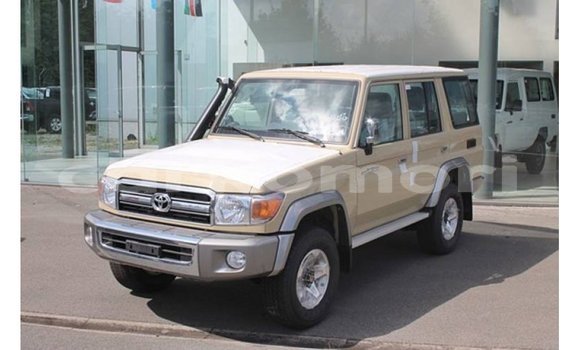 Acheter Import Voiture Toyota Land Cruiser Beige à Import - Dubai, Grande Comore Acheter Import Voiture Toyota Land Cruiser Beige à Import - Dubai, Grande Comore