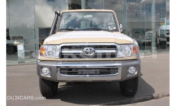 Acheter Import Voiture Toyota Land Cruiser Beige à Import - Dubai, Grande Comore Acheter Import Voiture Toyota Land Cruiser Beige à Import - Dubai, Grande Comore