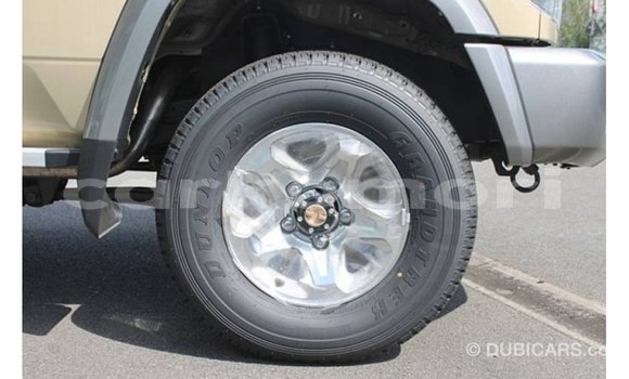 Acheter Import Voiture Toyota Land Cruiser Beige à Import - Dubai, Grande Comore Acheter Import Voiture Toyota Land Cruiser Beige à Import - Dubai, Grande Comore