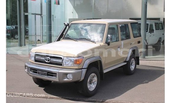 Acheter Import Voiture Toyota Land Cruiser Beige à Import - Dubai, Grande Comore Acheter Import Voiture Toyota Land Cruiser Beige à Import - Dubai, Grande Comore