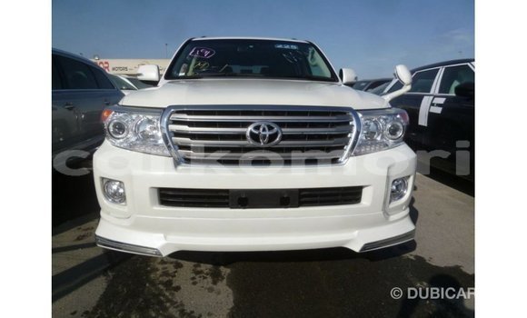 Acheter Import Voiture Toyota Land Cruiser Blanc à Import - Dubai, Grande Comore Acheter Import Voiture Toyota Land Cruiser Blanc à Import - Dubai, Grande Comore