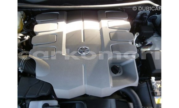 Acheter Import Voiture Toyota Land Cruiser Blanc à Import - Dubai, Grande Comore Acheter Import Voiture Toyota Land Cruiser Blanc à Import - Dubai, Grande Comore