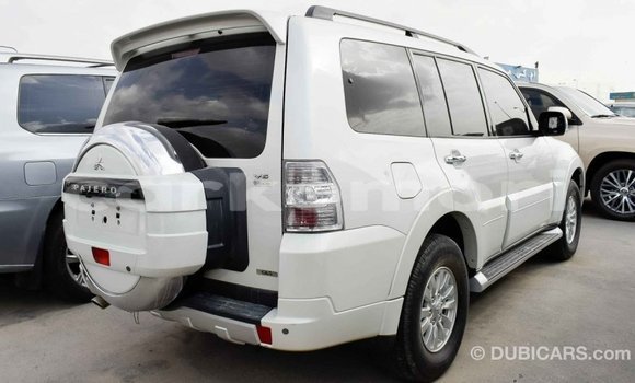 Acheter Import Voiture Mitsubishi Pajero Blanc à Import - Dubai, Grande Comore Acheter Import Voiture Mitsubishi Pajero Blanc à Import - Dubai, Grande Comore
