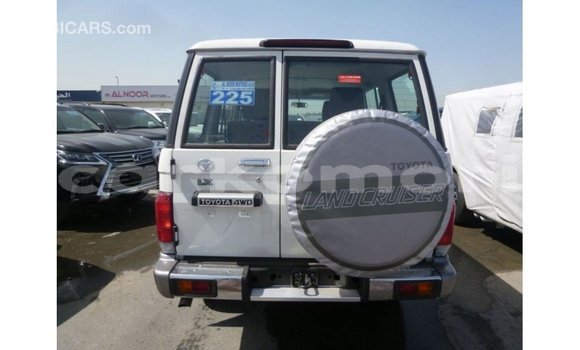 Buy Import Toyota Land Cruiser White Car in Import - Dubai in Great Comore Buy Import Toyota Land Cruiser White Car in Import - Dubai in Great Comore