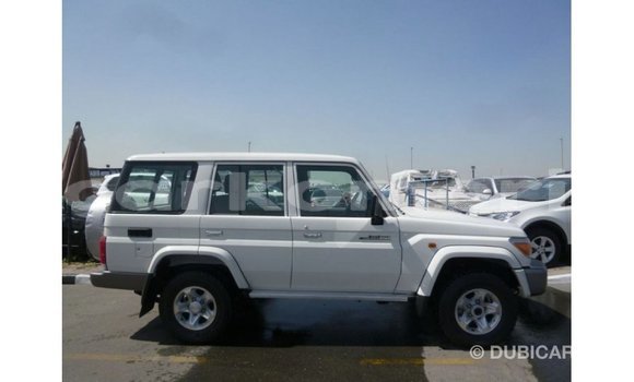 Buy Import Toyota Land Cruiser White Car in Import - Dubai in Great Comore Buy Import Toyota Land Cruiser White Car in Import - Dubai in Great Comore