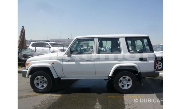 Buy Import Toyota Land Cruiser White Car in Import - Dubai in Great Comore Buy Import Toyota Land Cruiser White Car in Import - Dubai in Great Comore