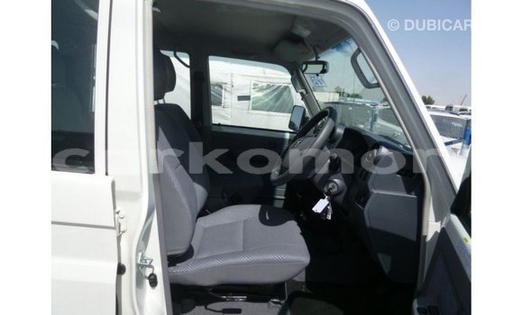 Buy Import Toyota Land Cruiser White Car in Import - Dubai in Great Comore Buy Import Toyota Land Cruiser White Car in Import - Dubai in Great Comore
