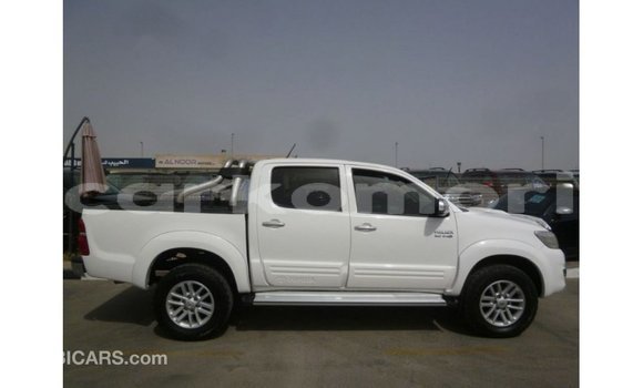 Buy Import Toyota Hilux White Car in Import - Dubai in Great Comore Buy Import Toyota Hilux White Car in Import - Dubai in Great Comore