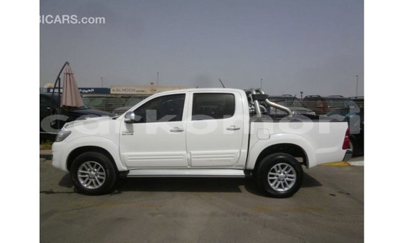 Buy Import Toyota Hilux White Car in Import - Dubai in Great Comore Buy Import Toyota Hilux White Car in Import - Dubai in Great Comore