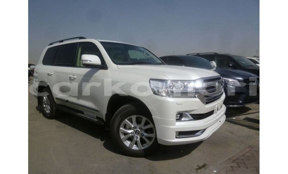 Buy Import Toyota Land Cruiser White Car in Import - Dubai in Great Comore