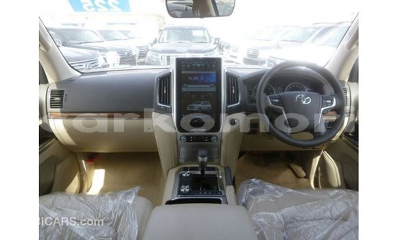 Buy Import Toyota Land Cruiser White Car in Import - Dubai in Great Comore Buy Import Toyota Land Cruiser White Car in Import - Dubai in Great Comore
