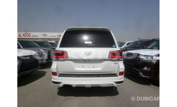 Buy Import Toyota Land Cruiser White Car in Import - Dubai in Great Comore Buy Import Toyota Land Cruiser White Car in Import - Dubai in Great Comore