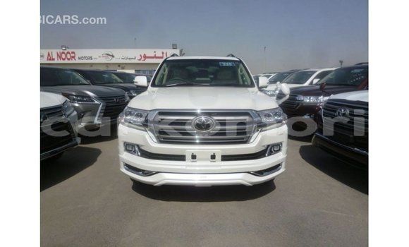Buy Import Toyota Land Cruiser White Car in Import - Dubai in Great Comore Buy Import Toyota Land Cruiser White Car in Import - Dubai in Great Comore