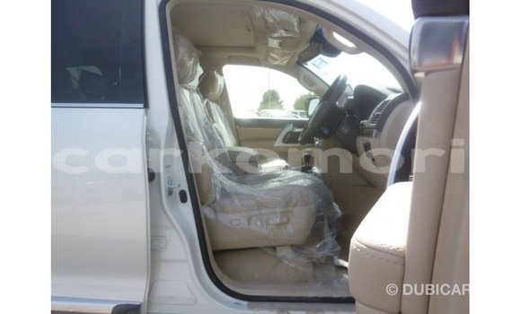 Buy Import Toyota Land Cruiser White Car in Import - Dubai in Great Comore Buy Import Toyota Land Cruiser White Car in Import - Dubai in Great Comore