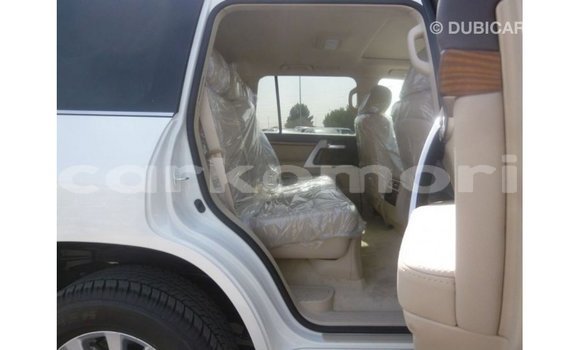 Buy Import Toyota Land Cruiser White Car in Import - Dubai in Great Comore Buy Import Toyota Land Cruiser White Car in Import - Dubai in Great Comore