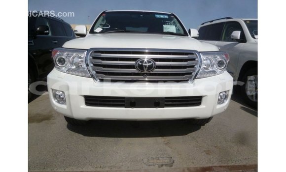 Buy Import Toyota Land Cruiser White Car in Import - Dubai in Great Comore Buy Import Toyota Land Cruiser White Car in Import - Dubai in Great Comore