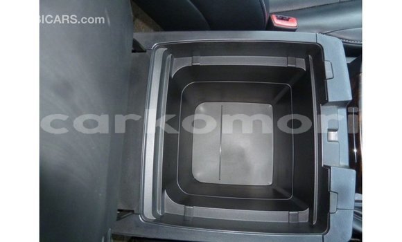 Buy Import Toyota Land Cruiser White Car in Import - Dubai in Great Comore Buy Import Toyota Land Cruiser White Car in Import - Dubai in Great Comore