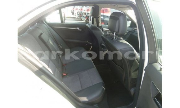 Acheter Import Voiture Mercedes-Benz 200 Blanc à Import - Dubai, Grande Comore Acheter Import Voiture Mercedes-Benz 200 Blanc à Import - Dubai, Grande Comore