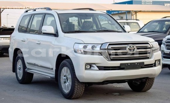Buy Import Toyota Land Cruiser White Car in Import - Dubai in Great Comore Buy Import Toyota Land Cruiser White Car in Import - Dubai in Great Comore
