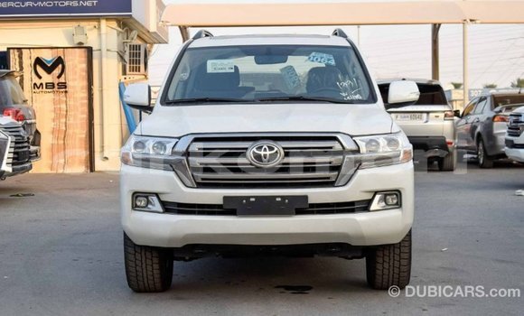 Buy Import Toyota Land Cruiser White Car in Import - Dubai in Great Comore Buy Import Toyota Land Cruiser White Car in Import - Dubai in Great Comore