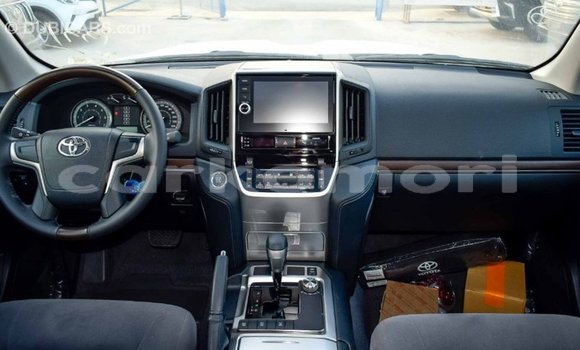 Buy Import Toyota Land Cruiser White Car in Import - Dubai in Great Comore Buy Import Toyota Land Cruiser White Car in Import - Dubai in Great Comore