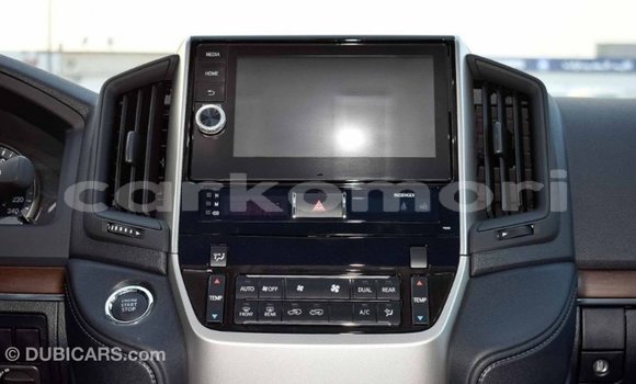 Buy Import Toyota Land Cruiser White Car in Import - Dubai in Great Comore Buy Import Toyota Land Cruiser White Car in Import - Dubai in Great Comore
