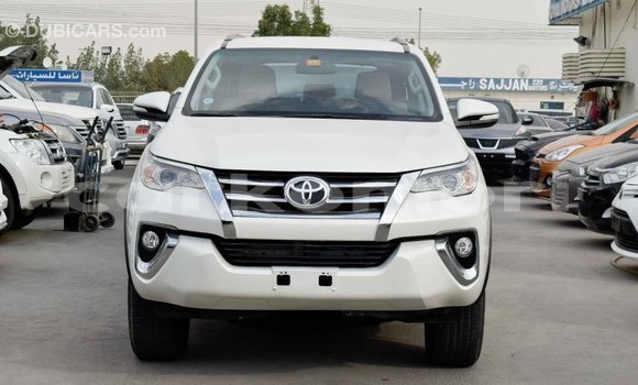 Acheter Import Voiture Toyota Fortuner Blanc à Import - Dubai, Grande Comore Acheter Import Voiture Toyota Fortuner Blanc à Import - Dubai, Grande Comore