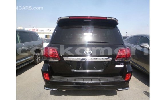 Acheter Import Voiture Toyota Land Cruiser Noir à Import - Dubai, Grande Comore Acheter Import Voiture Toyota Land Cruiser Noir à Import - Dubai, Grande Comore