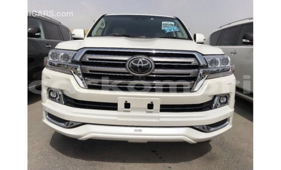 Buy Import Toyota Land Cruiser White Car in Import - Dubai in Great Comore Buy Import Toyota Land Cruiser White Car in Import - Dubai in Great Comore