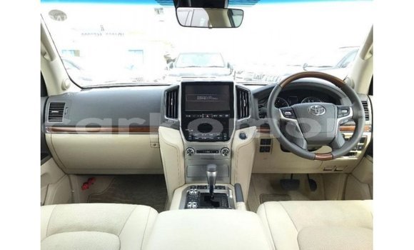 Buy Import Toyota Land Cruiser White Car in Import - Dubai in Great Comore Buy Import Toyota Land Cruiser White Car in Import - Dubai in Great Comore