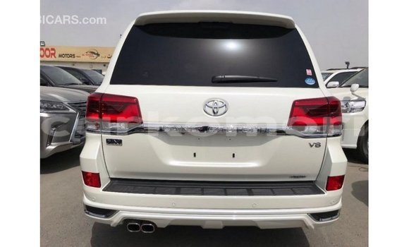 Buy Import Toyota Land Cruiser White Car in Import - Dubai in Great Comore Buy Import Toyota Land Cruiser White Car in Import - Dubai in Great Comore