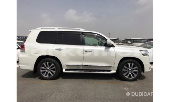 Buy Import Toyota Land Cruiser White Car in Import - Dubai in Great Comore Buy Import Toyota Land Cruiser White Car in Import - Dubai in Great Comore