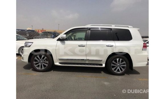 Buy Import Toyota Land Cruiser White Car in Import - Dubai in Great Comore Buy Import Toyota Land Cruiser White Car in Import - Dubai in Great Comore