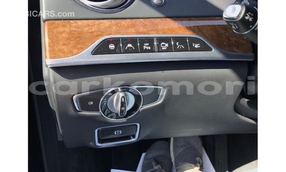 Acheter Import Voiture Mercedes-Benz 190 Noir à Import - Dubai, Grande Comore Acheter Import Voiture Mercedes-Benz 190 Noir à Import - Dubai, Grande Comore