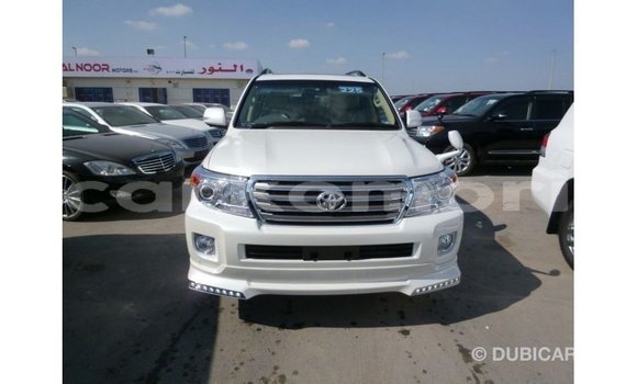 Buy Import Toyota Land Cruiser White Car in Import - Dubai in Great Comore Buy Import Toyota Land Cruiser White Car in Import - Dubai in Great Comore