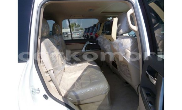 Buy Import Toyota Land Cruiser White Car in Import - Dubai in Great Comore Buy Import Toyota Land Cruiser White Car in Import - Dubai in Great Comore