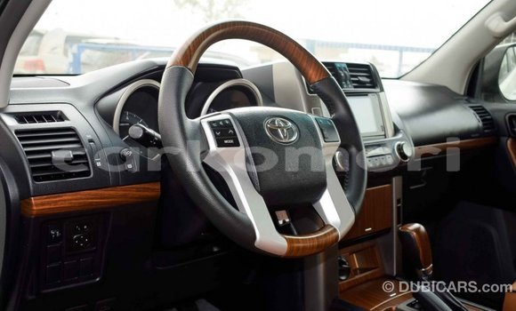 Acheter Import Voiture Toyota Prado Blanc à Import - Dubai, Grande Comore Acheter Import Voiture Toyota Prado Blanc à Import - Dubai, Grande Comore