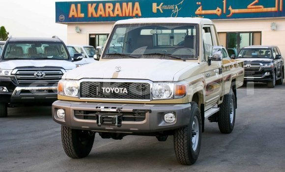 Acheter Import Voiture Toyota Land Cruiser Beige à Import - Dubai, Grande Comore Acheter Import Voiture Toyota Land Cruiser Beige à Import - Dubai, Grande Comore