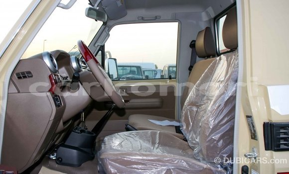 Acheter Import Voiture Toyota Land Cruiser Beige à Import - Dubai, Grande Comore Acheter Import Voiture Toyota Land Cruiser Beige à Import - Dubai, Grande Comore