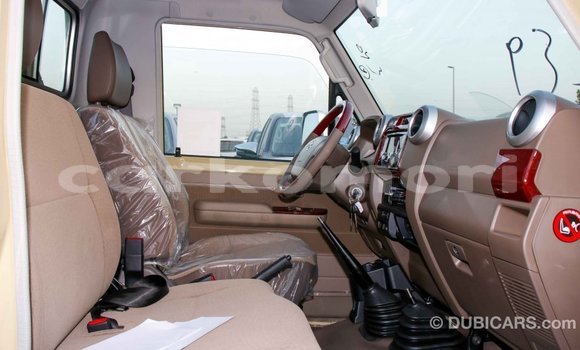 Acheter Import Voiture Toyota Land Cruiser Beige à Import - Dubai, Grande Comore Acheter Import Voiture Toyota Land Cruiser Beige à Import - Dubai, Grande Comore