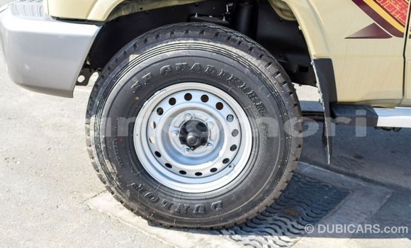 Acheter Import Voiture Toyota Land Cruiser Beige à Import - Dubai, Grande Comore Acheter Import Voiture Toyota Land Cruiser Beige à Import - Dubai, Grande Comore