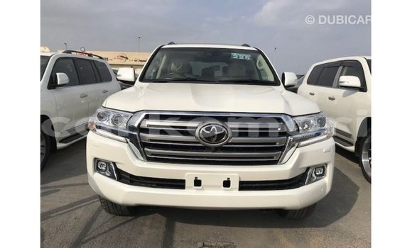 Acheter Import Voiture Toyota Land Cruiser Blanc à Import - Dubai, Grande Comore Acheter Import Voiture Toyota Land Cruiser Blanc à Import - Dubai, Grande Comore