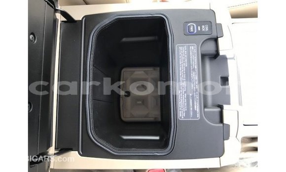 Acheter Import Voiture Toyota Land Cruiser Blanc à Import - Dubai, Grande Comore Acheter Import Voiture Toyota Land Cruiser Blanc à Import - Dubai, Grande Comore