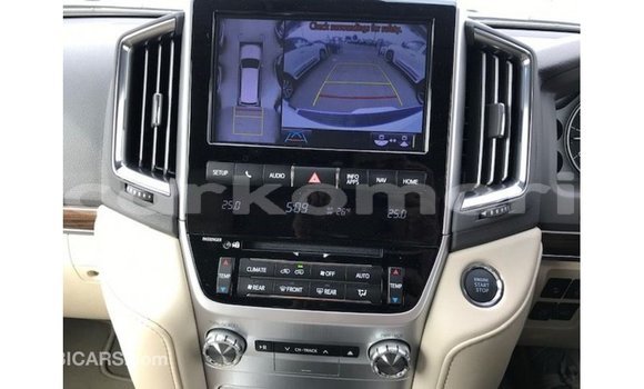 Acheter Import Voiture Toyota Land Cruiser Blanc à Import - Dubai, Grande Comore Acheter Import Voiture Toyota Land Cruiser Blanc à Import - Dubai, Grande Comore