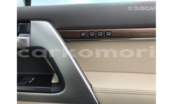 Acheter Import Voiture Toyota Land Cruiser Blanc à Import - Dubai, Grande Comore Acheter Import Voiture Toyota Land Cruiser Blanc à Import - Dubai, Grande Comore