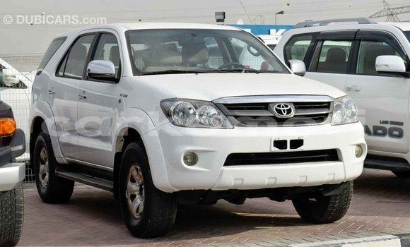 Acheter Import Voiture Toyota Fortuner Blanc à Import - Dubai, Grande Comore Acheter Import Voiture Toyota Fortuner Blanc à Import - Dubai, Grande Comore