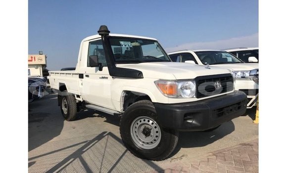 Buy Import Toyota Land Cruiser White Car in Import - Dubai in Great Comore Buy Import Toyota Land Cruiser White Car in Import - Dubai in Great Comore