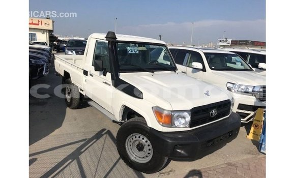 Buy Import Toyota Land Cruiser White Car in Import - Dubai in Great Comore Buy Import Toyota Land Cruiser White Car in Import - Dubai in Great Comore