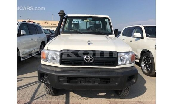 Buy Import Toyota Land Cruiser White Car in Import - Dubai in Great Comore Buy Import Toyota Land Cruiser White Car in Import - Dubai in Great Comore