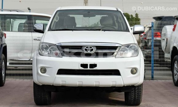 Acheter Import Voiture Toyota Fortuner Blanc à Import - Dubai, Grande Comore Acheter Import Voiture Toyota Fortuner Blanc à Import - Dubai, Grande Comore